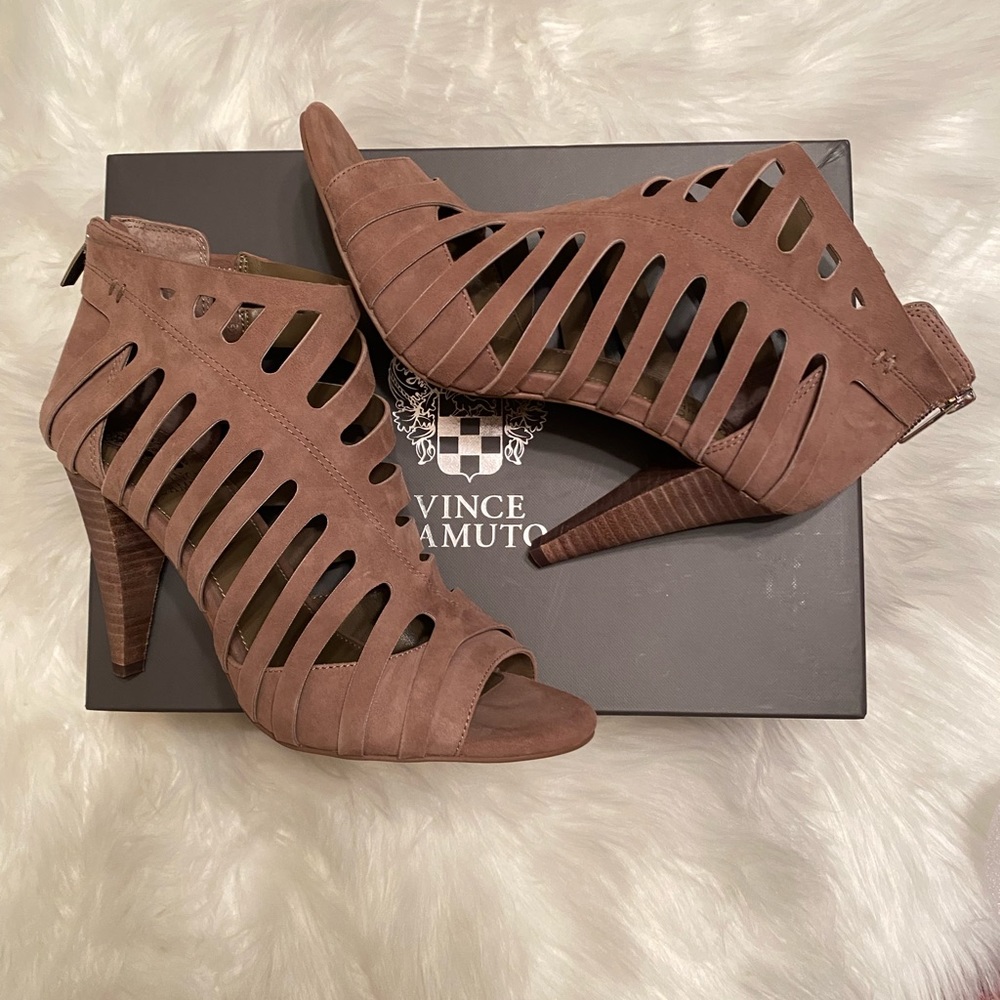 👢VINCE CAMUTO👢 Open Bootie  Taupe Suede. Size 8.5